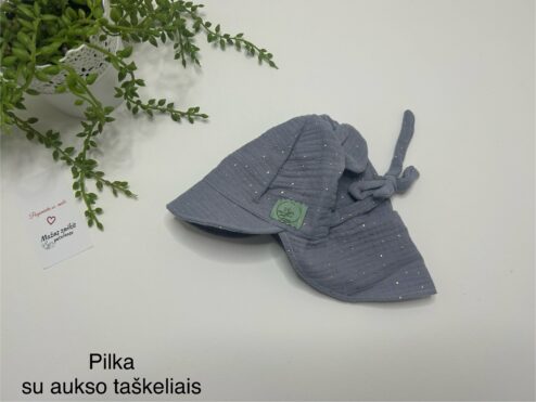 Muslino kepurė su snapeliu ir kaklo apsauga 3-6mėn “pilka su aukso taškeliais”
