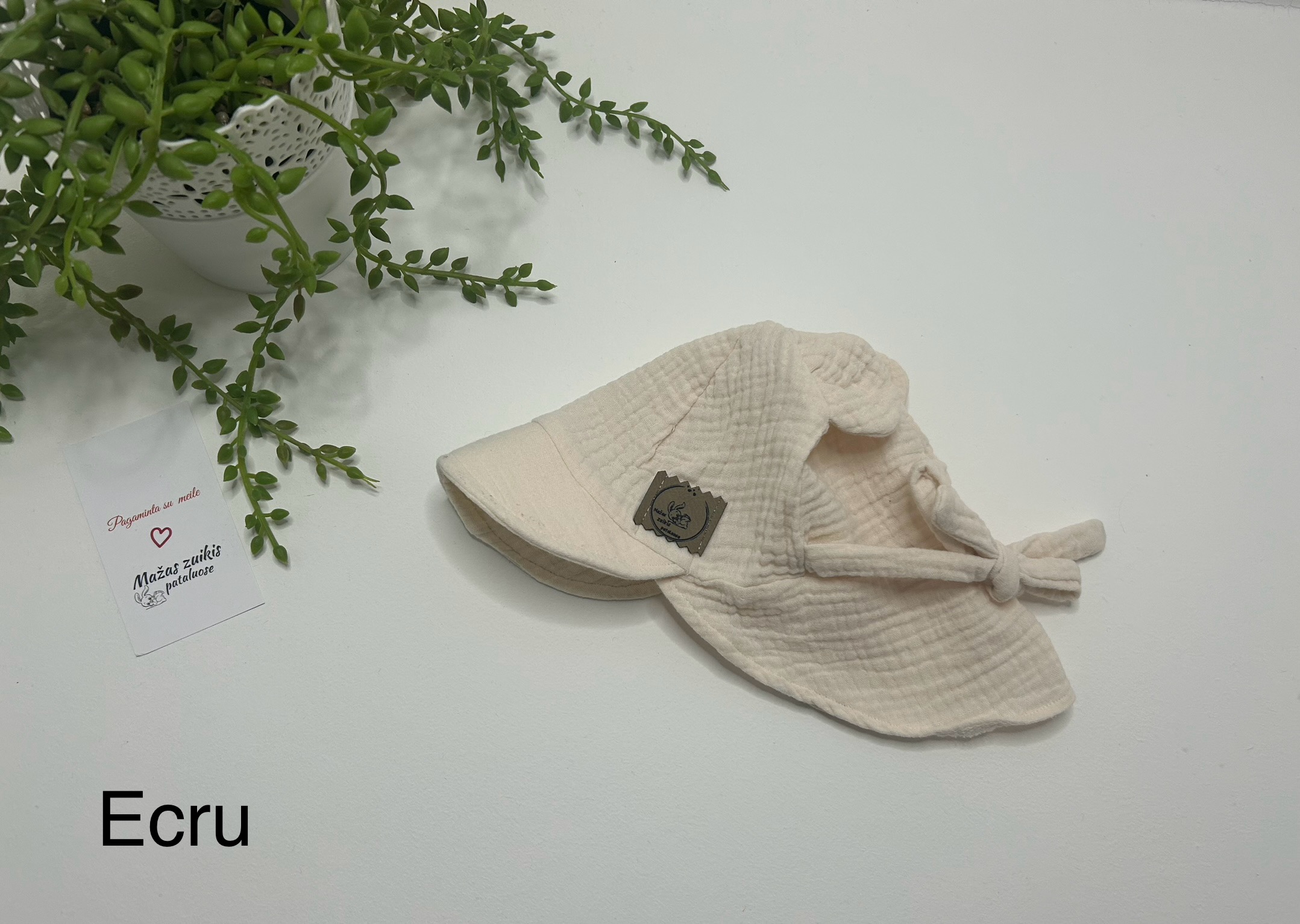 Muslino kepurė su snapeliu ir kaklo apsauga 0-3mėn “Ecru”