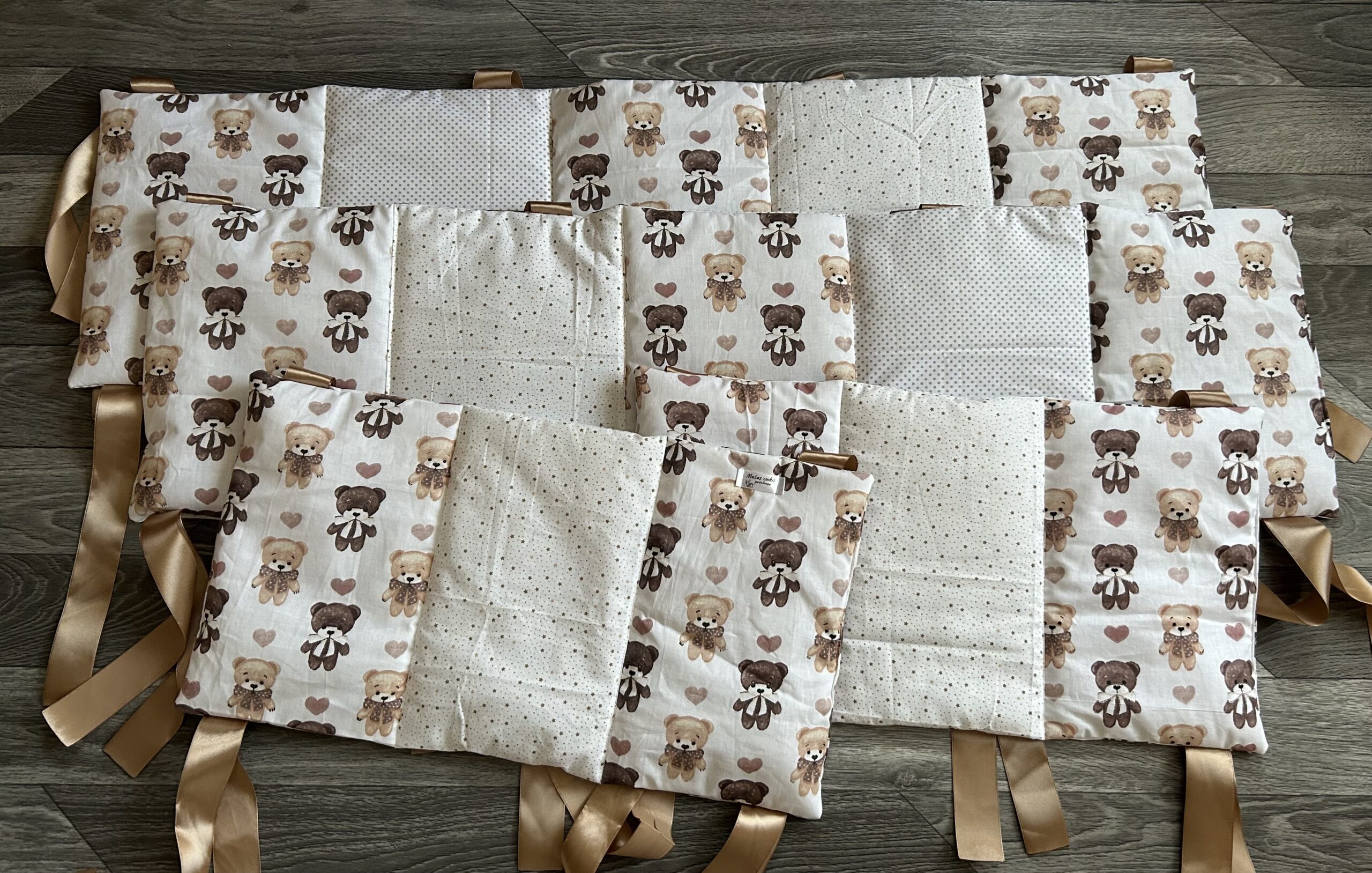 Apsaugėlė 120x60cm lovytei “MEŠKUTIS SU ŠIRDELE” - Image 4