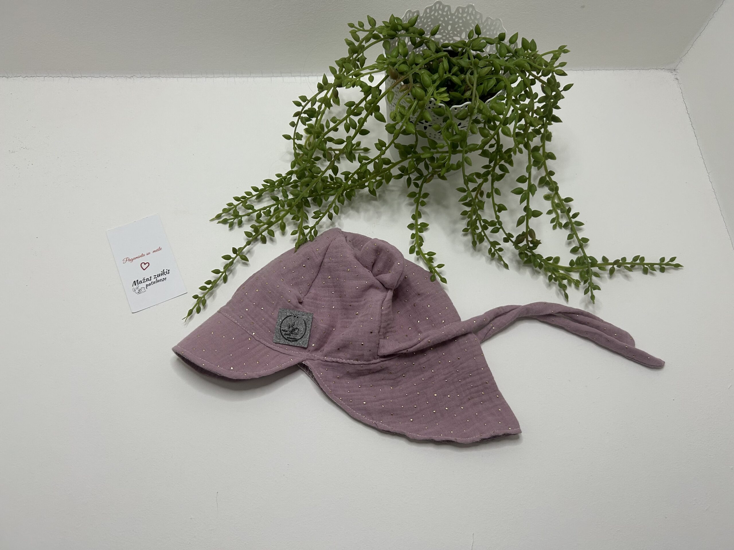 Muslino kepurė su snapeliu ir kaklo apsauga 6-12mėn