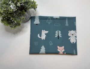 Paklodė su guma vežimui 80x40cm “gyvūnai žaliame miške”