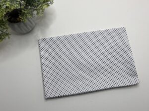 Pagalvės užvalkalas 60x40cm “tamsūs taškeliai batame fone”