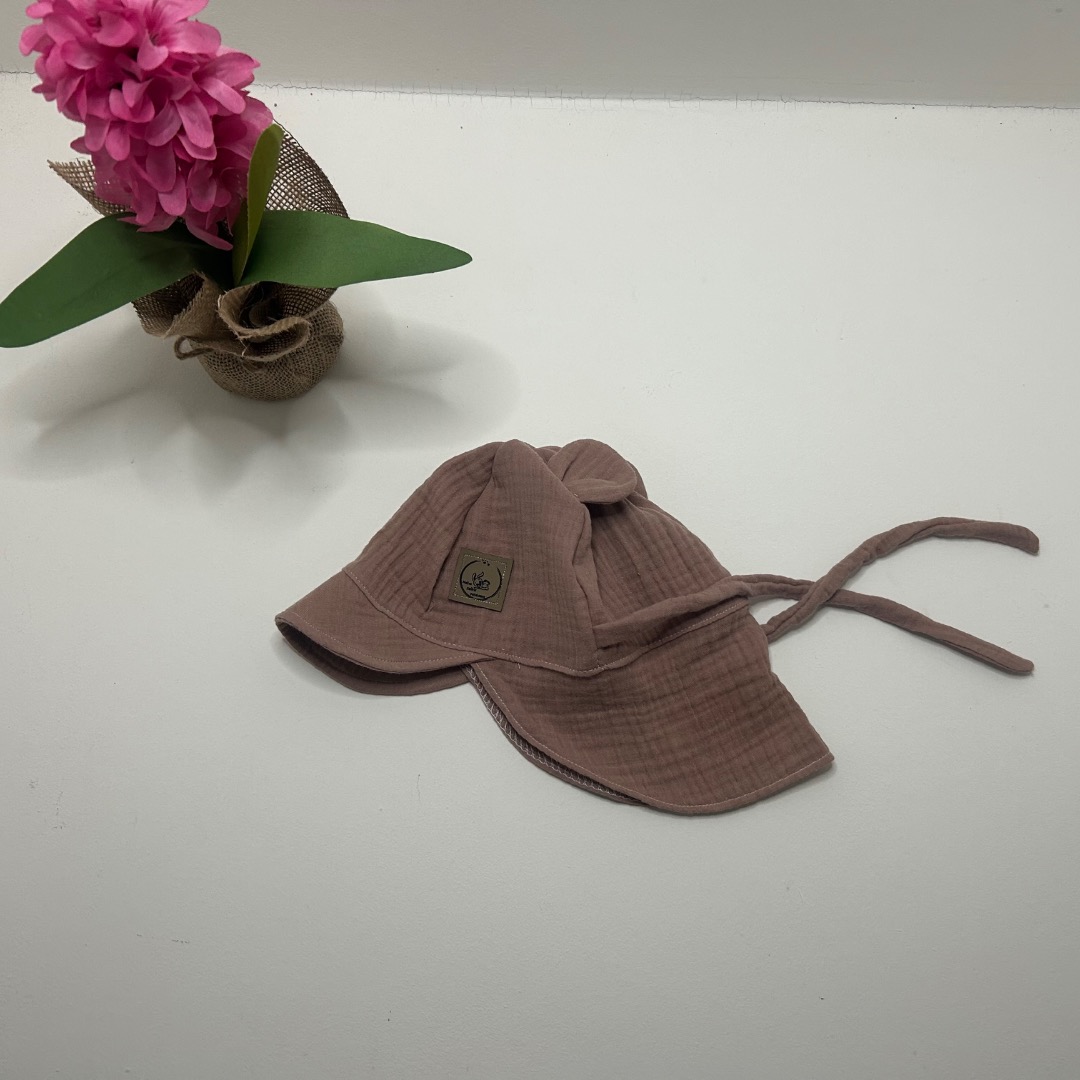 Muslino kepurė su snapeliu ir kaklo apsauga 1-3m “sendinta rožė”