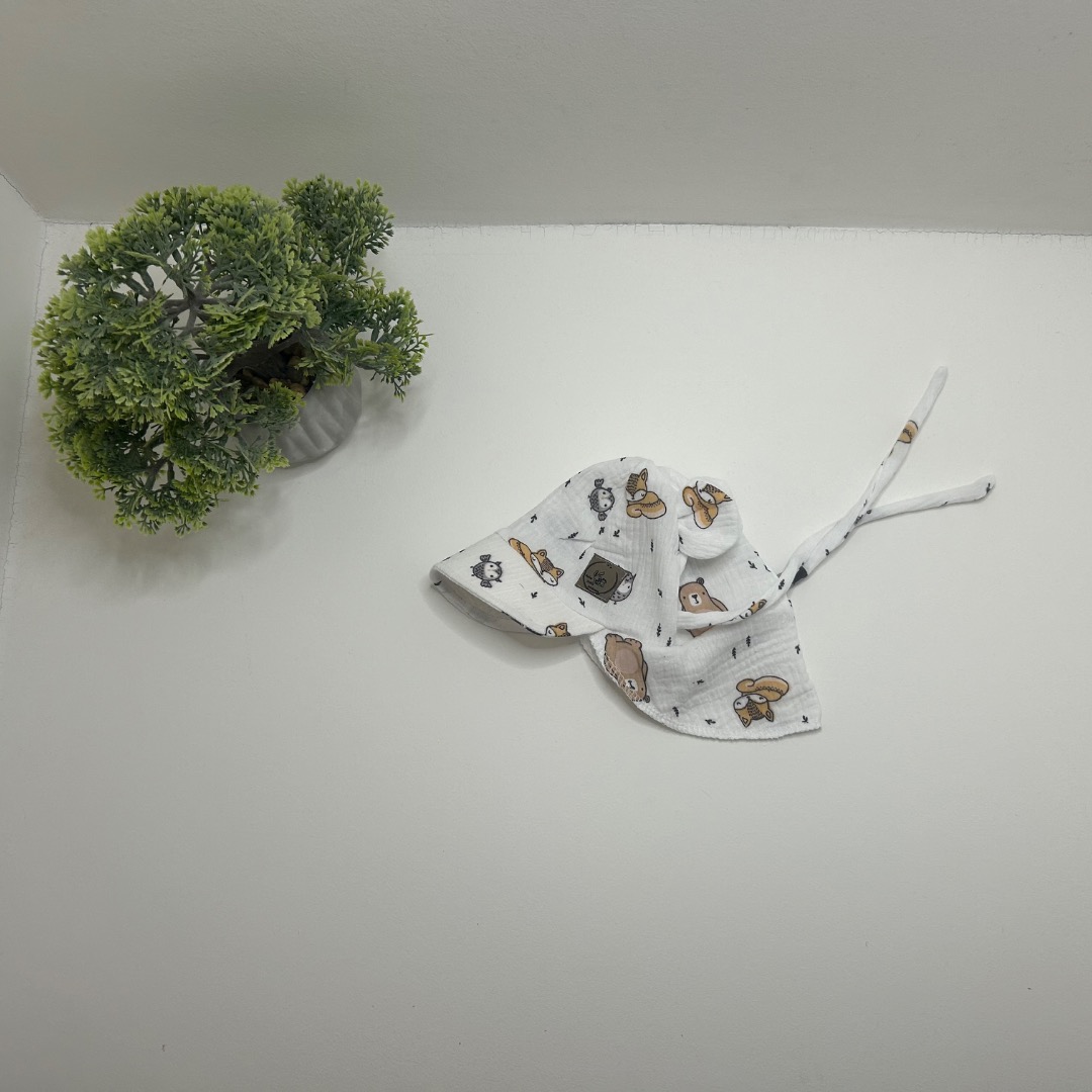 Muslino kepurė su snapeliu ir kaklo apsauga 3-6mėn “gyvūnai”