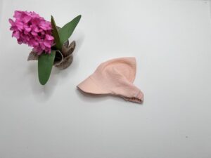Muslino skarelė su snapeliu 42-44cm “persiko”