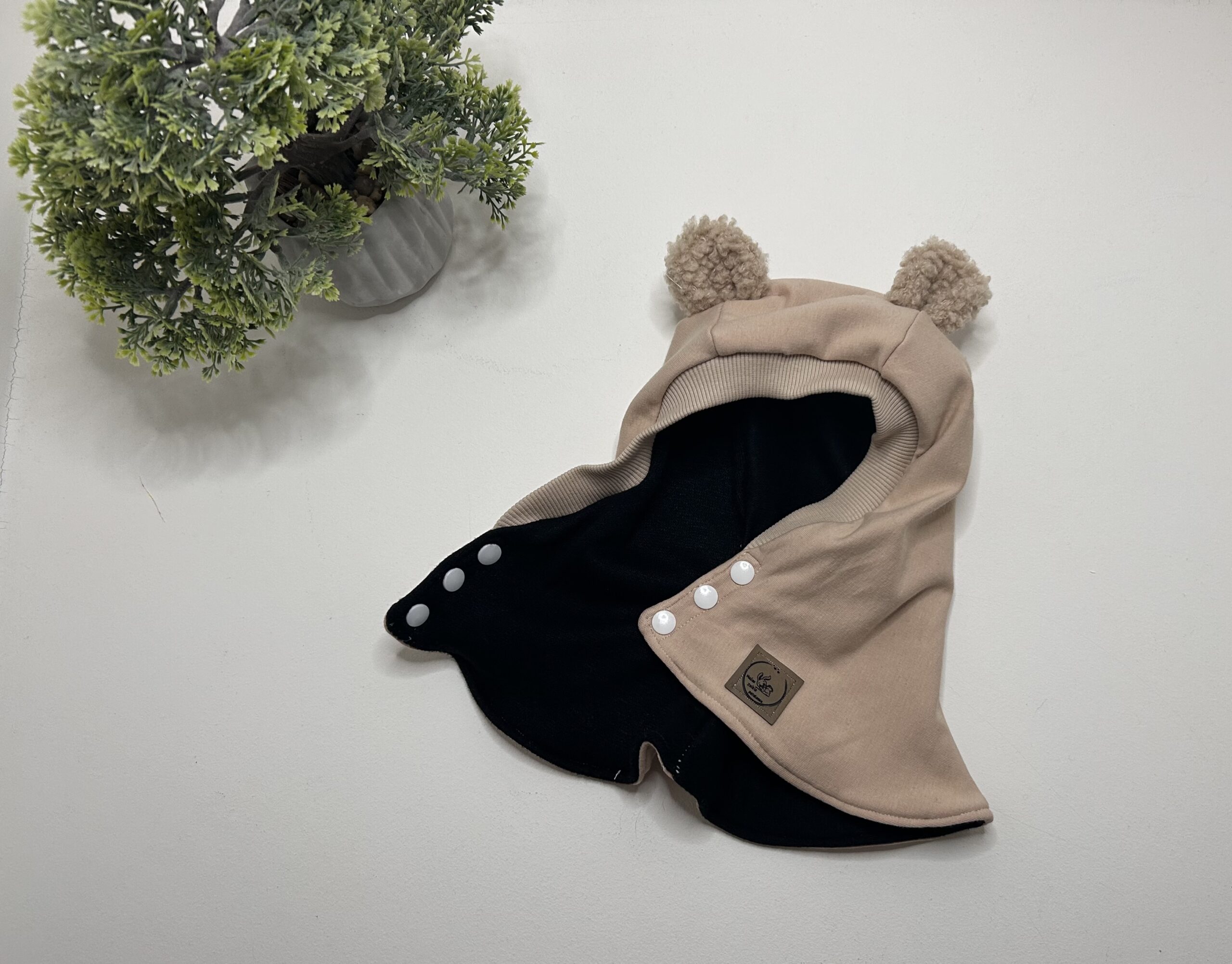 Susegamas šalmukas žiemai 46-48cm “kreminis” - Image 2