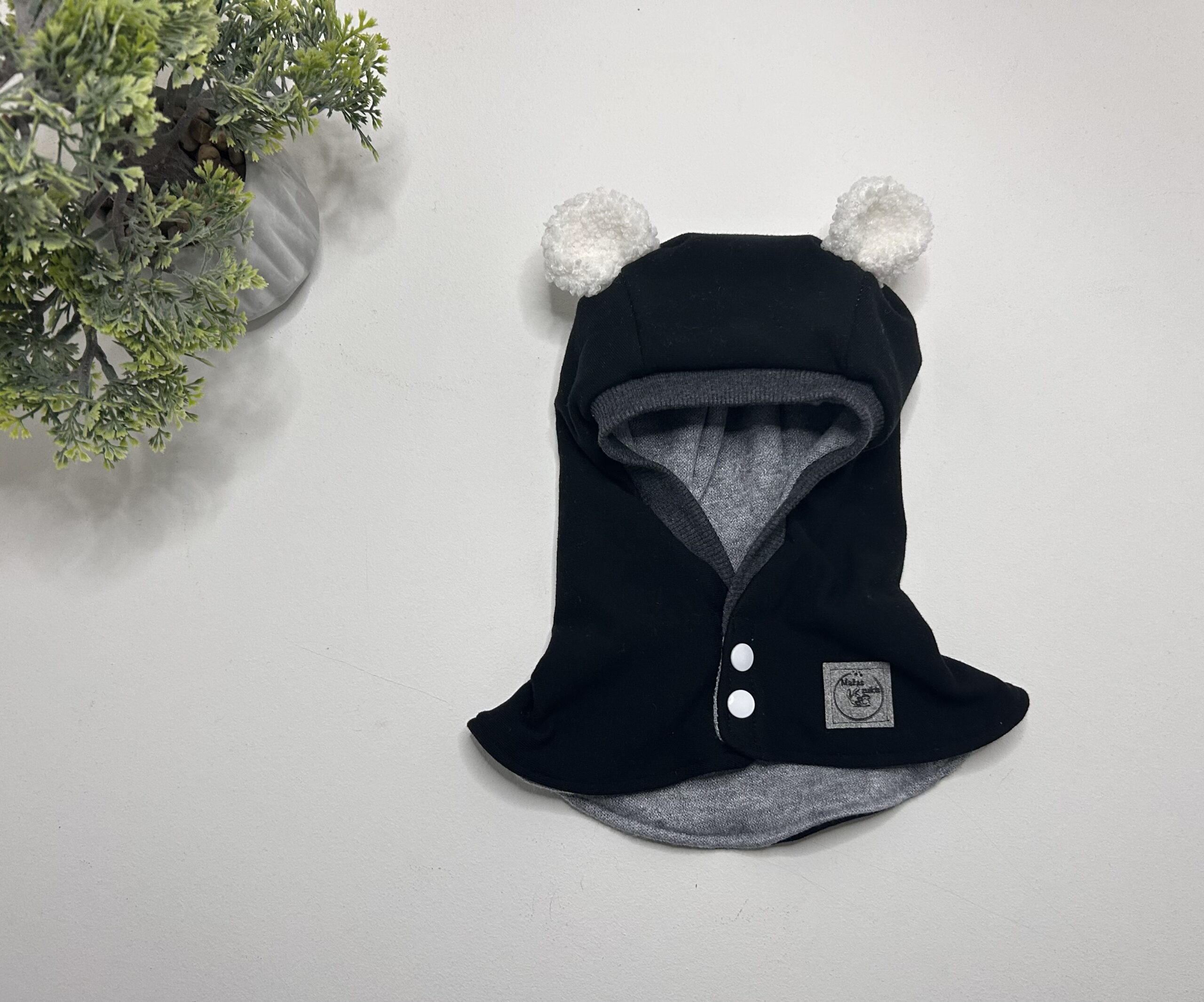 Susegamas šalmukas žiemai 44-46cm “juodas”