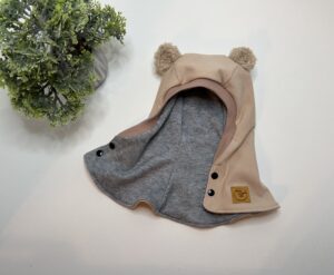 Užsegamas šalmukas žiemai 48-50cm “kreminis”