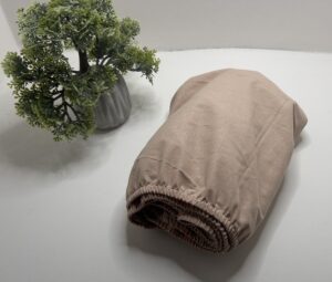 Paklodė su guma 120x60cm “smėlinė”