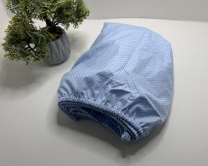 Paklodė su guma 120x60cm “žydra su baltais taškeliais”